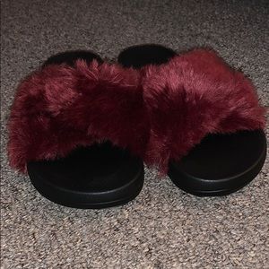 Faux fur criss cross slippers